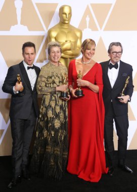 'Ben şaşkına döndüm': Sir Gary Oldman, Kral III. Charles 'ın Şövalyeliği Hakkında Açılıyor. HOLYWOOD, LOS ANGELES, CALIFORNIA, ABD - 04 Mart 04: Aktör Sam Rockwell, 