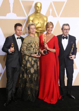 'Ben şaşkına döndüm': Sir Gary Oldman, Kral III. Charles 'ın Şövalyeliği Hakkında Açılıyor. HOLYWOOD, LOS ANGELES, CALIFORNIA, ABD - 04 Mart 04: Aktör Sam Rockwell, 