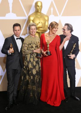 'Ben şaşkına döndüm': Sir Gary Oldman, Kral III. Charles 'ın Şövalyeliği Hakkında Açılıyor. HOLYWOOD, LOS ANGELES, CALIFORNIA, ABD - 04 Mart 04: Aktör Sam Rockwell, 