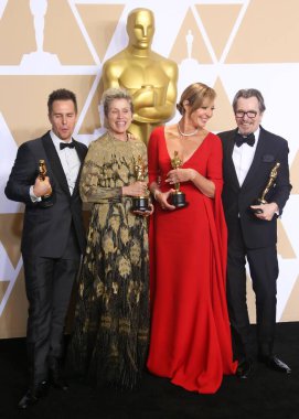 'Ben şaşkına döndüm': Sir Gary Oldman, Kral III. Charles 'ın Şövalyeliği Hakkında Açılıyor. HOLYWOOD, LOS ANGELES, CALIFORNIA, ABD - 04 Mart 04: Aktör Sam Rockwell, 