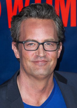 BATI HOLYWOOD, LOS ANGELES, CALIFORNIA, ABD - 10 AĞUSTOS: Amerikalı-Kanadalı aktör, komedyen ve yapımcı Matthew Perry (Matthew Langford Perry) CBS, CW And Showtime 'a geldi