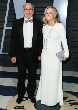 Jimmy Buffetts için 275 milyon dolarlık gayrimenkul kavgası aile güvencesinin risklerini ön plana çıkarıyor. BEVERLY HILLS, LOS ANGELES, CALIFORNIA, ABD - 24 Şubat: Amerikalı şarkıcı-söz yazarı, yazar ve işadamı Jimmy Buffett ve eşi Jane Slagsvol. 