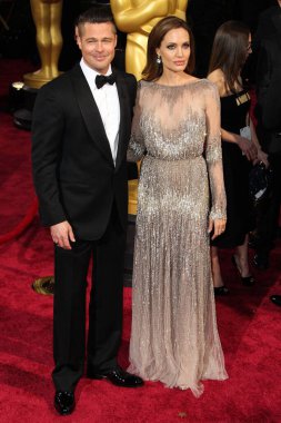 'F1:' The Movie 'İlk Tepkiler: Brad Pitt' in Yarış Efsanesi 'Old School Summer Blockbuster' Bu Çok İyi. HOLYWOOD, LOS ANGELES, CALIFORNIA, ABD - 02 Mart: Amerikalı aktör ve yapımcı Brad Pitt ve eşi Angelina Jolie