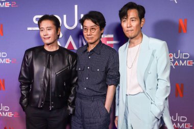 Güney Koreli aktör, şarkıcı, model Lee Byung-hun, film yönetmeni, yapımcı Hwang Dong-hyuk, aktör, yönetmen Lee Jung-jae Netflix 'in' Squid Game '2. Sezon Fotoğrafı 17 Haziran 2025' de Manhattan AVM, New York, ABD 'de gerçekleştirildi..