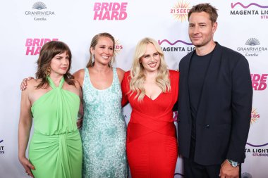 Amerikalı aktris Anna Chlumsky, Amerikalı aktris, model ve şarkıcı Anna Camp, Avustralyalı aktris, yapımcı, şarkıcı ve yazar Rebel Wilson ve Amerikalı aktör, yapımcı, yönetmen ve yazar Justin Hartley Los Angeles Premiere 'e geldi.