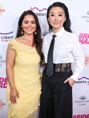 Amerikalı aktris Marisela Zumbado ve kız arkadaşı / Amerikalı aktris ve komedyen Sherry Cola, 18 Haziran 2025 'te The Directors Guild of America' daki DGA Tiyatro Kompleksi 'nde düzenlenen Magenta Light Studios' un 'Bride Hard' filminin Los Angeles galasına geldiler. 