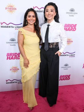 Amerikalı aktris Marisela Zumbado ve kız arkadaşı / Amerikalı aktris ve komedyen Sherry Cola, 18 Haziran 2025 'te The Directors Guild of America' daki DGA Tiyatro Kompleksi 'nde düzenlenen Magenta Light Studios' un 'Bride Hard' filminin Los Angeles galasına geldiler. 