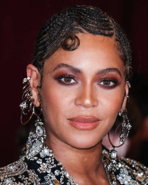  Miley Cyrus, Paris 'te Kovboy Carter Tour sırasında en çok aranan 2.' nin canlı yayını için Beyonc 'a katıldı. HOLYWOOD, LOS ANGELES, CALIFORNIA, ABD - 09 Temmuz: Amerikalı şarkıcı, söz yazarı, aktris ve iş kadını Beyonc Knowles 