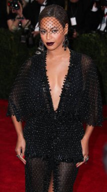 Miley Cyrus, Paris 'te Kovboy Carter Tour sırasında en çok aranan 2.' nin canlı yayını için Beyonc 'a katıldı. MANHATTAN, New York City, New York, ABD - Mayıs 05: Amerikalı şarkıcı, söz yazarı, aktris ve iş kadını Beyonc Knowles Carter 