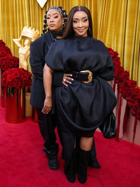 Amerikalı rapçi, aktris, yapımcı Da Brat (Shawntae Harris-Dupart) ve kız arkadaşı Jesseca Harris-Dupart, 20 Haziran 2025 'te The Beverly Hilton Hotel' deki Wilshire Garden Courtyard 'da düzenlenen 5.    