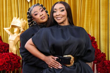 Amerikalı rapçi, aktris, yapımcı Da Brat (Shawntae Harris-Dupart) ve kız arkadaşı Jesseca Harris-Dupart, 20 Haziran 2025 'te The Beverly Hilton Hotel' deki Wilshire Garden Courtyard 'da düzenlenen 5.    