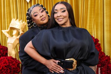 Amerikalı rapçi, aktris, yapımcı Da Brat (Shawntae Harris-Dupart) ve kız arkadaşı Jesseca Harris-Dupart, 20 Haziran 2025 'te The Beverly Hilton Hotel' deki Wilshire Garden Courtyard 'da düzenlenen 5.    