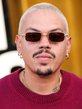 Amerikalı aktör, yapımcı ve müzisyen Evan Ross, 20 Haziran 2025 'te Beverly Hilton Hotel' deki Wilshire Garden Avlusu 'nda düzenlenen 5. Geleneksel Hollywood Açılan Impact Ödülleri' ne geldi..