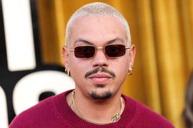 Amerikalı aktör, yapımcı ve müzisyen Evan Ross, 20 Haziran 2025 'te Beverly Hilton Hotel' deki Wilshire Garden Avlusu 'nda düzenlenen 5. Geleneksel Hollywood Açılan Impact Ödülleri' ne geldi..