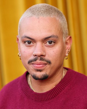 Amerikalı aktör, yapımcı ve müzisyen Evan Ross, 20 Haziran 2025 'te Beverly Hilton Hotel' deki Wilshire Garden Avlusu 'nda düzenlenen 5. Geleneksel Hollywood Açılan Impact Ödülleri' ne geldi..