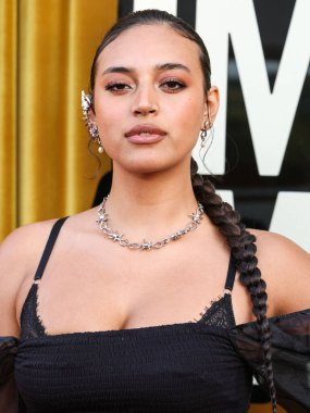 Müzikal sanatçısı Sela V, 20 Haziran 2025 'te Beverly Hilton Hotel' deki Wilshire Garden Avlusu 'nda düzenlenen 5. Geleneksel Hollywood Açılan Impact Ödülleri' ne geldi..