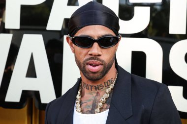 Amerikalı rapçi Vic Mensa (Victor Kwesi Mensah), 20 Haziran 2025 'te Beverly Hilton Hotel' deki Wilshire Garden Avlusu 'nda düzenlenen 5..