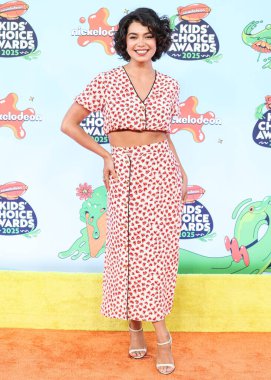 Amerikalı oyuncu ve şarkıcı Auli Cravalho, 21 Haziran 2025 'te Barker Hangar' da düzenlenen 2025 Nickelodeon Çocuk Seçimi Ödülleri 'ne (38. Nickelodeon Çocuk Seçimi Ödülleri) ulaştı..