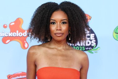 Amerikan TV sunucusu ve içerik yaratıcısı Courtney Tezeno, 21 Haziran 2025 'te Barker Hangar, Los Angeles, Kaliforniya' da düzenlenen 2025 Nickelodeon Kids 'Choice Awards' a (38. Nickelodeon Kids 'Choice Awards) geldi.