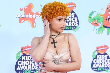 Amerikalı rapçi ve söz yazarı Ice Spice (Isis Gaston), 21 Haziran 2025 tarihinde Barker Hangar, Los Angeles, Kaliforniya, ABD 'de düzenlenen 2025 Nickelodeon Kids' Choice Awards 'a (38..