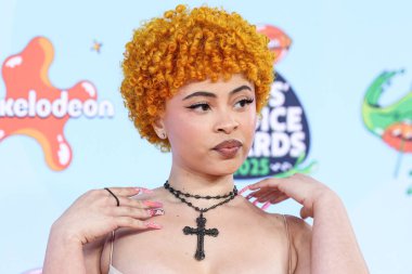 Amerikalı rapçi ve söz yazarı Ice Spice (Isis Gaston), 21 Haziran 2025 tarihinde Barker Hangar, Los Angeles, Kaliforniya, ABD 'de düzenlenen 2025 Nickelodeon Kids' Choice Awards 'a (38..