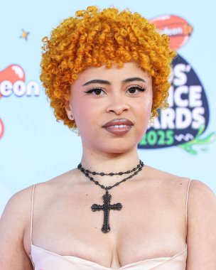 Amerikalı rapçi ve söz yazarı Ice Spice (Isis Gaston), 21 Haziran 2025 tarihinde Barker Hangar, Los Angeles, Kaliforniya, ABD 'de düzenlenen 2025 Nickelodeon Kids' Choice Awards 'a (38..