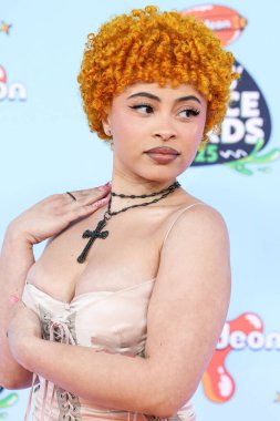 Amerikalı rapçi ve söz yazarı Ice Spice (Isis Gaston), 21 Haziran 2025 tarihinde Barker Hangar, Los Angeles, Kaliforniya, ABD 'de düzenlenen 2025 Nickelodeon Kids' Choice Awards 'a (38..