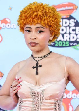 Amerikalı rapçi ve söz yazarı Ice Spice (Isis Gaston), 21 Haziran 2025 tarihinde Barker Hangar, Los Angeles, Kaliforniya, ABD 'de düzenlenen 2025 Nickelodeon Kids' Choice Awards 'a (38..