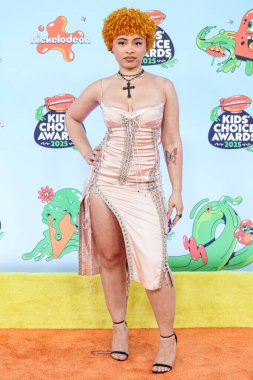 Amerikalı rapçi ve söz yazarı Ice Spice (Isis Gaston), 21 Haziran 2025 tarihinde Barker Hangar, Los Angeles, Kaliforniya, ABD 'de düzenlenen 2025 Nickelodeon Kids' Choice Awards 'a (38..