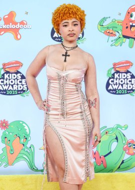 Amerikalı rapçi ve söz yazarı Ice Spice (Isis Gaston), 21 Haziran 2025 tarihinde Barker Hangar, Los Angeles, Kaliforniya, ABD 'de düzenlenen 2025 Nickelodeon Kids' Choice Awards 'a (38..