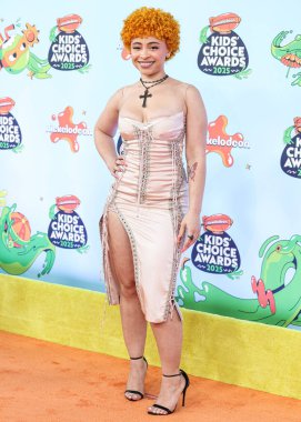 Amerikalı rapçi ve söz yazarı Ice Spice (Isis Gaston), 21 Haziran 2025 tarihinde Barker Hangar, Los Angeles, Kaliforniya, ABD 'de düzenlenen 2025 Nickelodeon Kids' Choice Awards 'a (38..