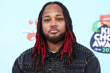 Amerikalı şarkıcı-söz yazarı ve müzik yapımcısı Leon Thomas III, 21 Haziran 2025 tarihinde Santa Monica, Los Angeles, Kaliforniya 'da düzenlenen 2025 Nickelodeon Kids' Choice Awards 'a (38. Nickelodeon Kids' Choice Awards) geldi.
