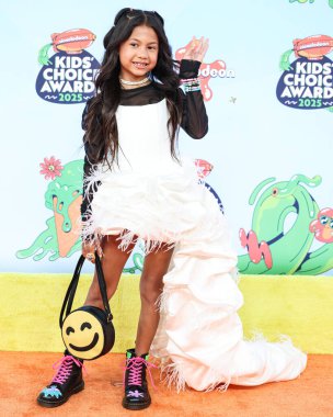 Hawaii 'li çocuk yıldız ve aktris Maia Kealoha 21 Haziran 2025' te Santa Monica, Los Angeles, Kaliforniya, ABD 'de düzenlenen 2025 Nickelodeon Çocuk Seçimi Ödülleri' ne (38. Nickelodeon Çocuk Seçimi Ödülleri) ulaştı..       