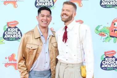 Mark Hoying ve Amerikalı şarkıcı, müzisyen ve söz yazarı Scott Hoying, 21 Haziran 2025 'te Santa Monica Hangar' da düzenlenen 2025 Nickelodeon Çocuk Seçimi Ödülleri 'ne (38. Nickelodeon Çocuk Seçimi Ödülleri) geldiler.