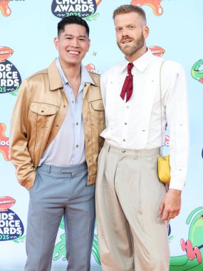 Mark Hoying ve Amerikalı şarkıcı, müzisyen ve söz yazarı Scott Hoying, 21 Haziran 2025 'te Santa Monica Hangar' da düzenlenen 2025 Nickelodeon Çocuk Seçimi Ödülleri 'ne (38. Nickelodeon Çocuk Seçimi Ödülleri) geldiler.