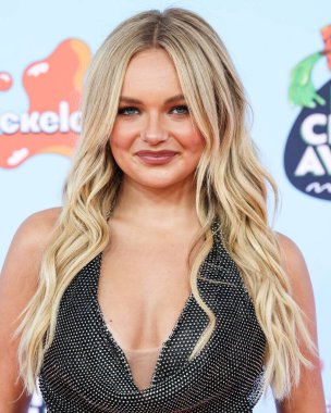 Amerikalı aktris, müzisyen, dansçı, içerik yaratıcısı ve girişimci Pressley Hosbach, 21 Haziran 2025 'te Barker Hangar, Los Angeles' ta düzenlenen 2025 Nickelodeon Çocuk Seçimi Ödülleri 'ne (38. Nickelodeon Çocuk Seçimi Ödülleri) ulaştı.