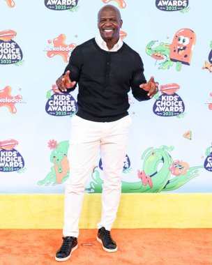 Amerikalı aktör, televizyon sunucusu ve eski profesyonel futbolcu Terry Crews, 21 Haziran 2025 'te Barker Hangar, Los Angeles, ABD' de düzenlenen 2025 Yıllık Nickelodeon Çocuk Seçimi Ödülleri 'ne geldiler.