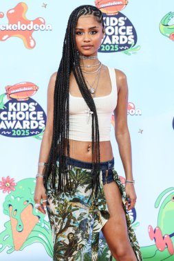 Güney Afrikalı şarkıcı ve söz yazarı Tyla (Tyla Laura Seethal) 21 Haziran 2025 tarihinde Barker Hangar, Los Angeles, Kaliforniya, ABD 'de düzenlenen 2025 Nickelodeon Kids' Choice Ödülleri 'ne (38.