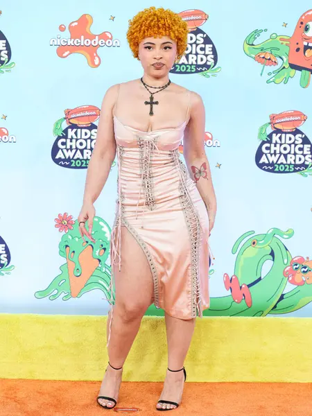 Amerikalı rapçi ve söz yazarı Ice Spice (Isis Gaston), 21 Haziran 2025 tarihinde Barker Hangar, Los Angeles, Kaliforniya, ABD 'de düzenlenen 2025 Nickelodeon Kids' Choice Awards 'a (38..