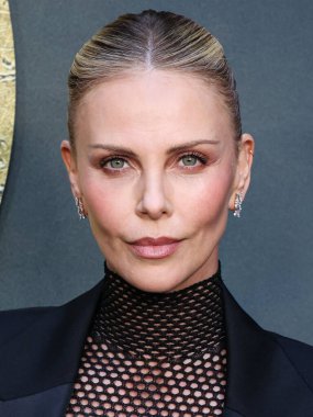 Givenchy giyimli Güney Afrikalı aktris ve yapımcı Charlize Theron, Netflix 'in 25 Haziran 2025' te Hollywood, Los Angeles, Kaliforniya, ABD 'de düzenlenen Netflix Tudum Tiyatrosu' nun 'Eski Muhafız 2' galasına geldi.. 