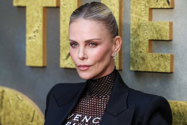 Givenchy giyimli Güney Afrikalı aktris ve yapımcı Charlize Theron, Netflix 'in 25 Haziran 2025' te Hollywood, Los Angeles, Kaliforniya, ABD 'de düzenlenen Netflix Tudum Tiyatrosu' nun 'Eski Muhafız 2' galasına geldi.. 