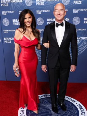 Jeff Bezos ve Lauren Sanchez evliler! Düğümü 27 Haziran 2025 Cuma günü İtalya 'nın Venedik kentindeki San Giorgio Maggiore adasında düzenlenen siyah kravat töreninde attılar. Santa Monica, LOS ANGELES, CALIFORNIA, ABD - Nisan 05 2025