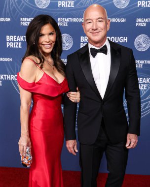 Jeff Bezos ve Lauren Sanchez evliler! Düğümü 27 Haziran 2025 Cuma günü İtalya 'nın Venedik kentindeki San Giorgio Maggiore adasında düzenlenen siyah kravat töreninde attılar. Santa Monica, LOS ANGELES, CALIFORNIA, ABD - Nisan 05 2025