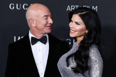 Amazon.com 'un Amerikalı girişimcisi ve icra başkanı Jeff Bezos ve kız arkadaşı / Amerikalı haber spikeri Lauren Sanchez, 6 Kasım 2021' de Los Angeles İlçe Sanat Müzesi 'nde düzenlenen 10. LACMA Sanat ve Film Galası 2021' e geldiler..