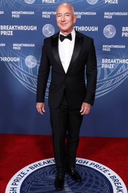 Amerikalı girişimci, iş adamı, Amazon Kurucusu ve İcra Başkanı Jeff Bezos, 5 Nisan 2025 'te Santa Monica, Los Angeles, Kaliforniya, ABD' de düzenlenen 11. Yıllık Dönüm Noktası Ödül Töreni 'ne geldi..