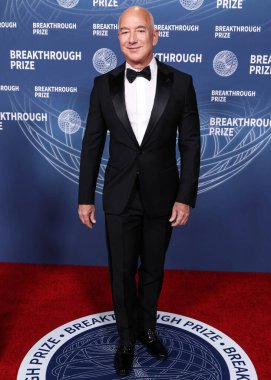 Amerikalı girişimci, iş adamı, Amazon Kurucusu ve İcra Başkanı Jeff Bezos, 5 Nisan 2025 'te Santa Monica, Los Angeles, Kaliforniya, ABD' de düzenlenen 11. Yıllık Dönüm Noktası Ödül Töreni 'ne geldi..