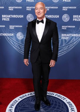 Amerikalı girişimci, iş adamı, Amazon Kurucusu ve İcra Başkanı Jeff Bezos, 5 Nisan 2025 'te Santa Monica, Los Angeles, Kaliforniya, ABD' de düzenlenen 11. Yıllık Dönüm Noktası Ödül Töreni 'ne geldi..