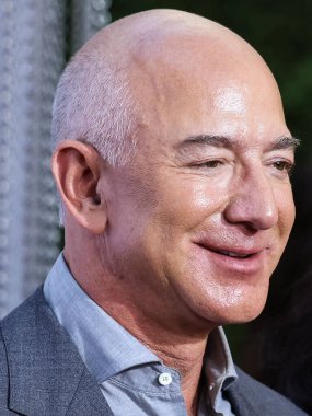 Jeff Bezos ve Lauren Sanchez evliler! Düğümü 27 Haziran 2025 Cuma günü İtalya 'nın Venedik kentindeki San Giorgio Maggiore adasında düzenlenen siyah kravat töreninde attılar. CULVER ŞEHRİ, LOS ANGELES, CALIFORNIA, ABD - 15 Ağustos: Amerikalı girişimci