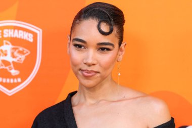 Amerikalı aktris, şarkıcı, söz yazarı, piyanist ve gitarist Alexandra Shipp, 28 Haziran 2025 tarihinde Universal Stüdyoları Backlot, Los Angeles 'ta düzenlenen Charlize Theron Afrika Sosyal Yardım Projesine (CTAOP) geldi.       