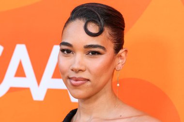 Amerikalı aktris, şarkıcı, söz yazarı, piyanist ve gitarist Alexandra Shipp, 28 Haziran 2025 tarihinde Universal Stüdyoları Backlot, Los Angeles 'ta düzenlenen Charlize Theron Afrika Sosyal Yardım Projesine (CTAOP) geldi.       